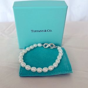 Tiffany & Co. Pearl Bracelet with Silver clasp